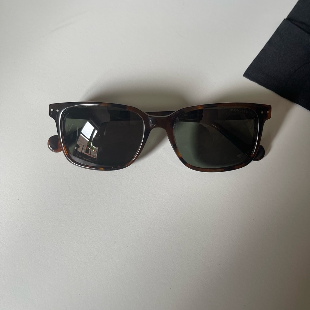 Brand new brown Moncler wayfarer style sunglasses